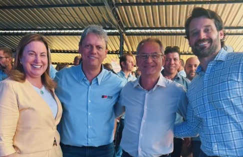 Bento de Abreu recebe pá-carregadeira em visita à Campinas - Prefeitura Municipal de Bento de Abreu-SP