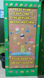 EMEF DORIVAL REIS CAMARGO REALIZA EXPOSIÇÃO FOLCLÓRICA.