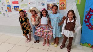 EMEF DORIVAL REIS CAMARGO REALIZA EXPOSIÇÃO FOLCLÓRICA.