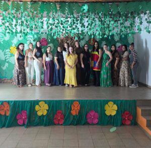 EXPOSIÇÃO E APRESENTAÇÃO FOLCLORICA