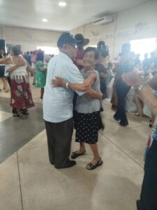 GRUPO DA MELHOR IDADE PARTICIPA DE BAILE REGIONAL EM GUARARAPES.