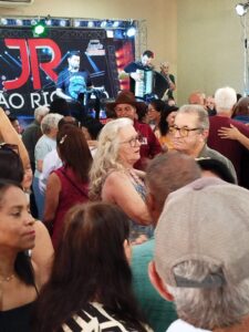 GRUPO DA MELHOR IDADE PARTICIPA DE BAILE REGIONAL EM GUARARAPES.