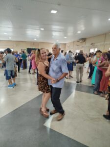 GRUPO DA MELHOR IDADE PARTICIPA DE BAILE REGIONAL EM GUARARAPES.