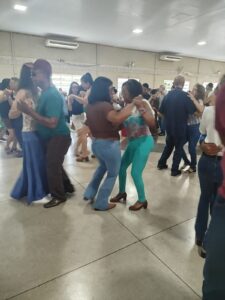 GRUPO DA MELHOR IDADE PARTICIPA DE BAILE REGIONAL EM GUARARAPES.