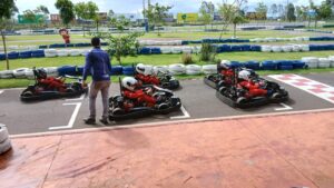 PASSEIO COM AS CRIANÇAS NO SPEED PARK.