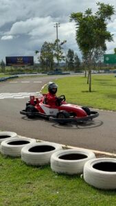 PASSEIO COM AS CRIANÇAS NO SPEED PARK.