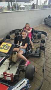PASSEIO COM AS CRIANÇAS NO SPEED PARK.