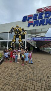 PASSEIO COM AS CRIANÇAS NO SPEED PARK.